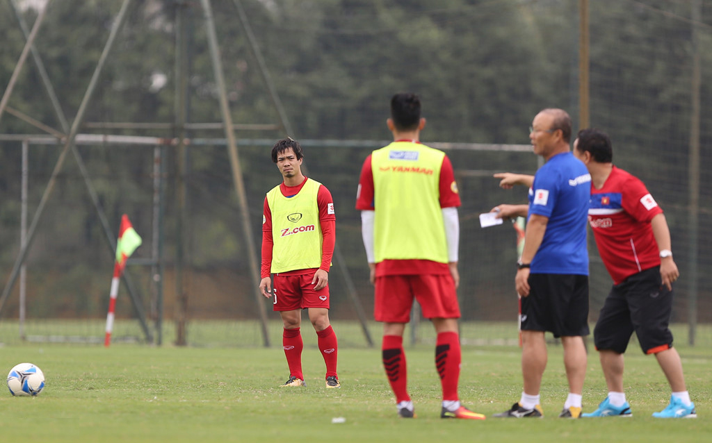 HLV Park Hang-seo yêu cầu Công Phượng tập thêm cùng tân binh